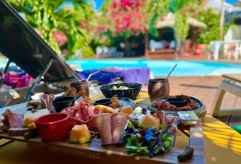 Kawan Bay Suites