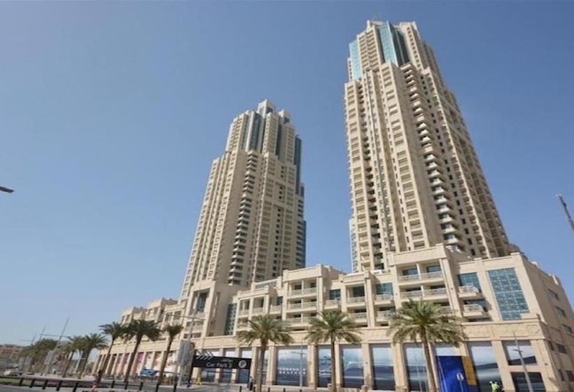 住所  Driven Holiday Homes  Loft East