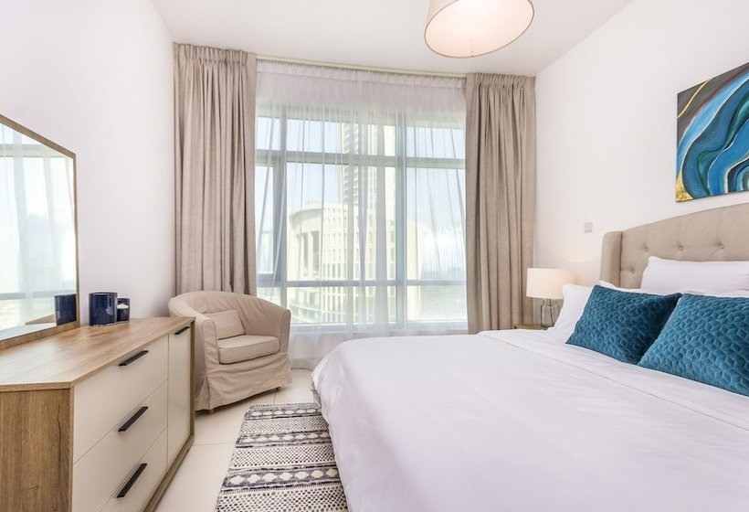 住所  Driven Holiday Homes  Loft East