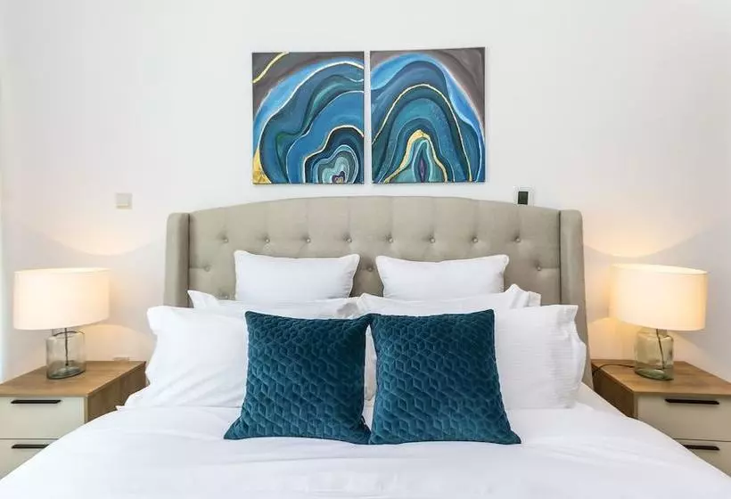 اقامتگاه Driven Holiday Homes  Loft East