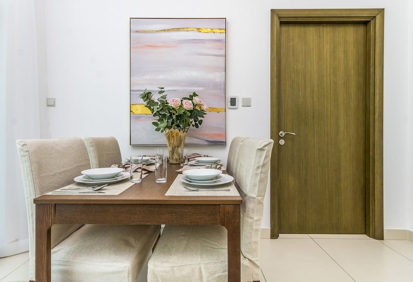 住所  Driven Holiday Homes  Loft East