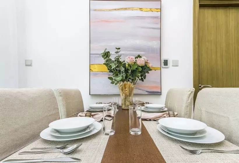 اقامتگاه Driven Holiday Homes  Loft East