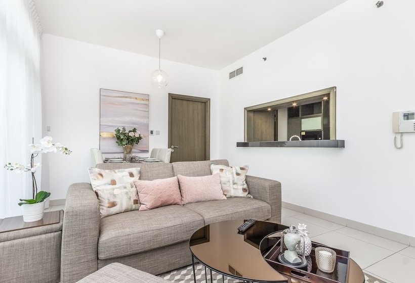 住所  Driven Holiday Homes  Loft East