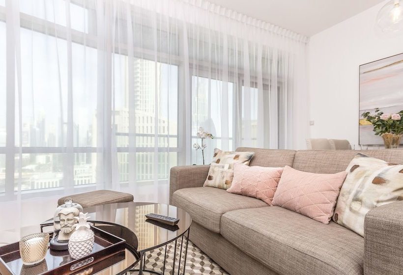 住所  Driven Holiday Homes  Loft East