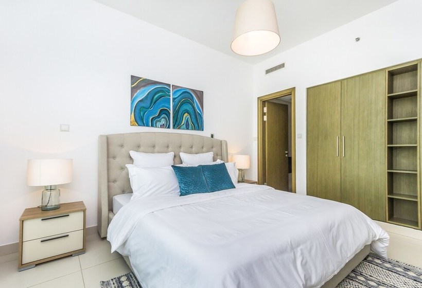 住所  Driven Holiday Homes  Loft East