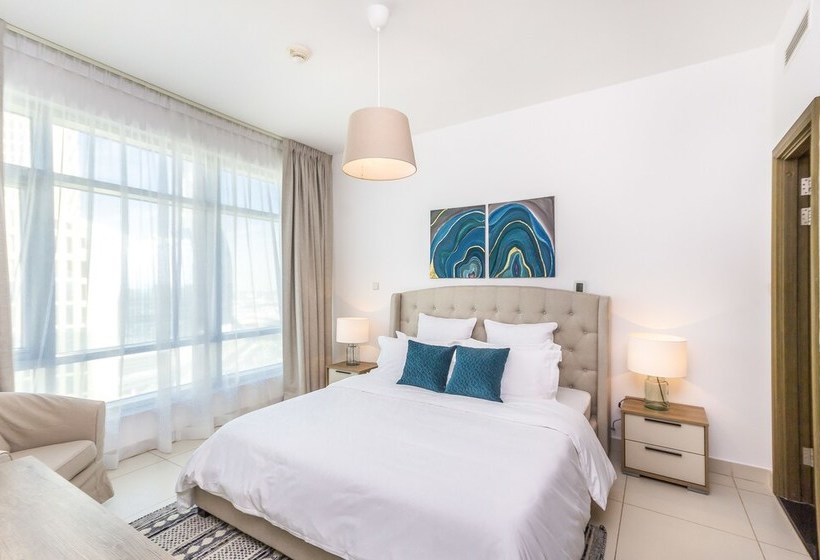 住所  Driven Holiday Homes  Loft East