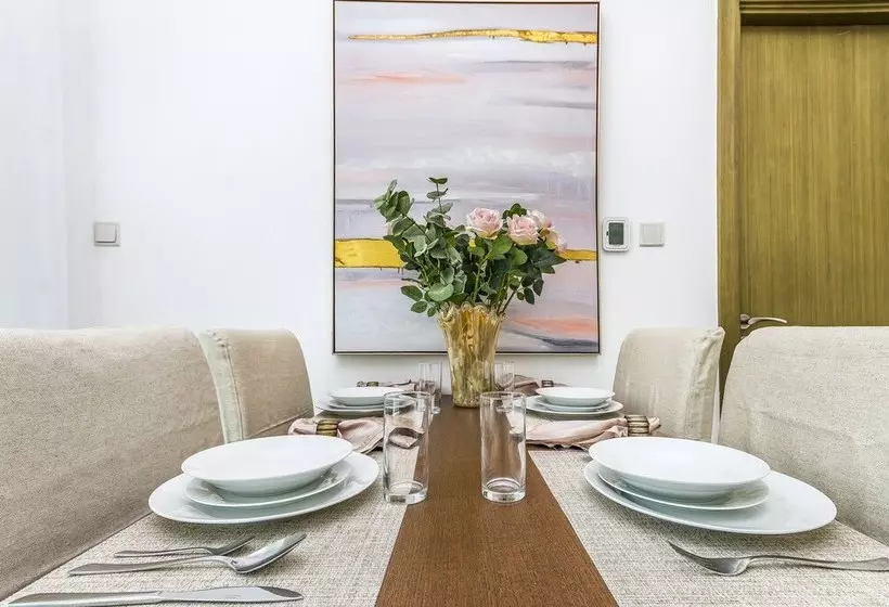 اقامتگاه Driven Holiday Homes  Loft East
