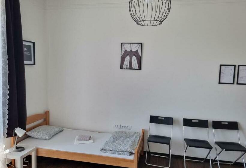 Downtown Belgrade Hostel And Apartments
