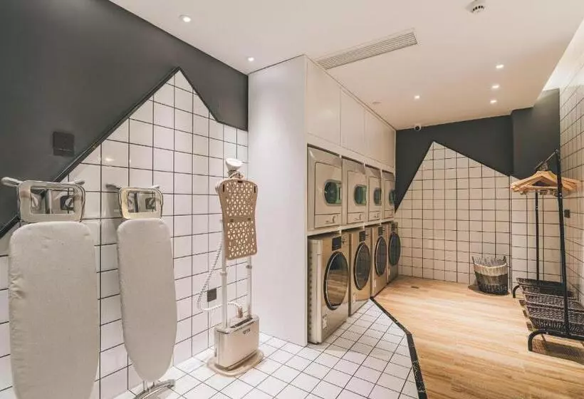 Atour Hotel Huzhou Dongwu