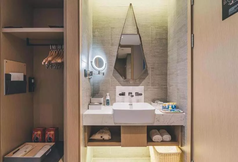 Atour Hotel Huzhou Dongwu