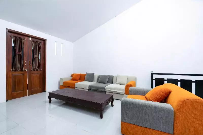 Hotelli Oyo 2098 Homestay Kk