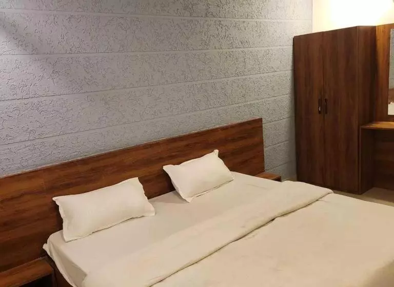 ホテル Oyo 29168 Harshit Regency