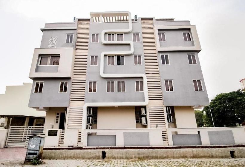 ホテル Oyo 43050  Royal Residency