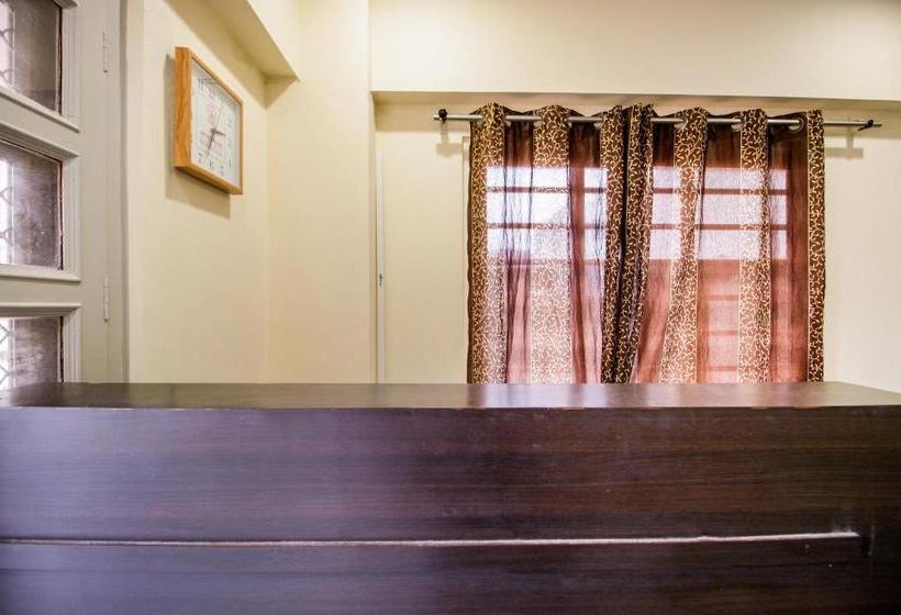 ホテル Oyo 43050  Royal Residency