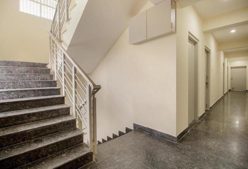 ホテル Oyo 43050  Royal Residency