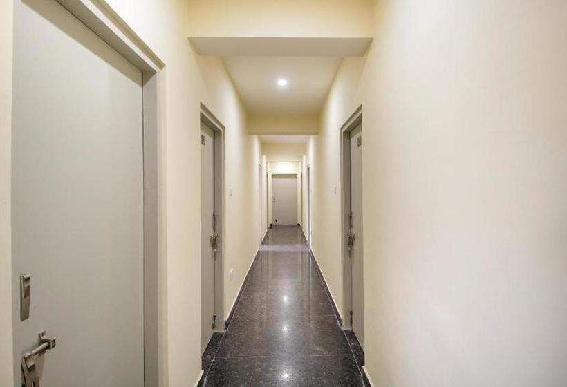 ホテル Oyo 43050  Royal Residency