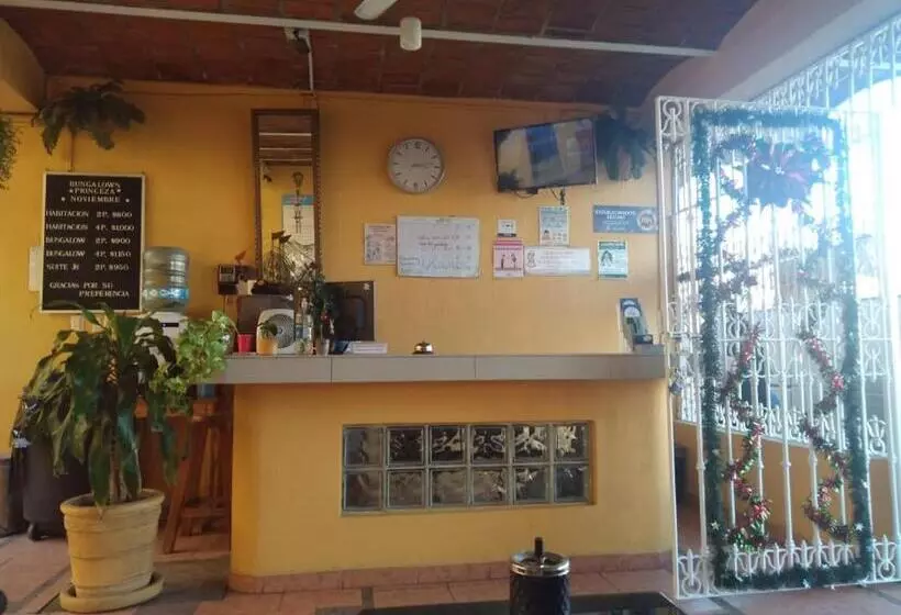 ユースホステル Bungalows Princeza Guayabitos