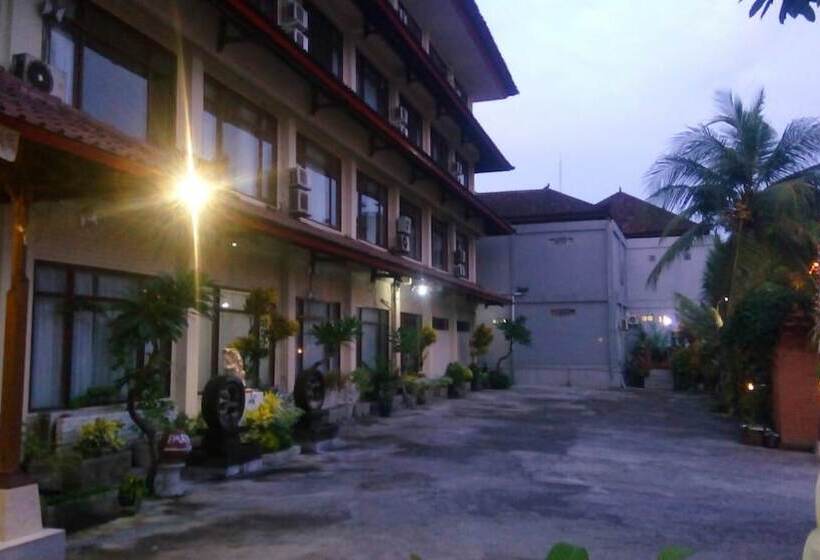 ホテル Warna Kedaton  And Meeting