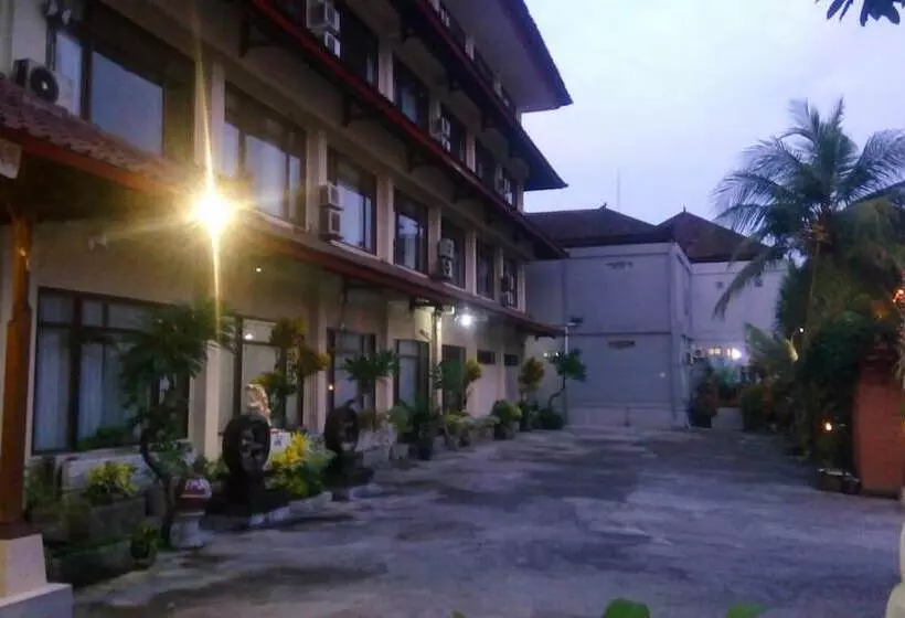 ホテル Warna Kedaton  And Meeting