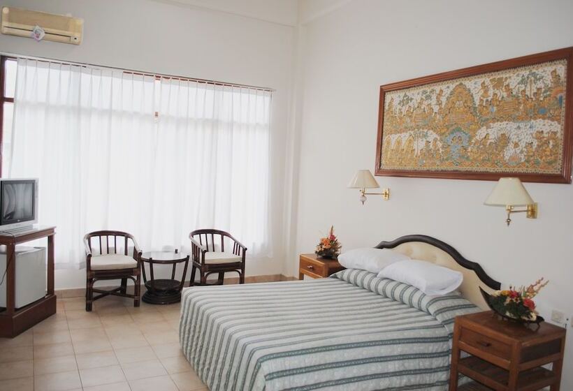 ホテル Warna Kedaton  And Meeting