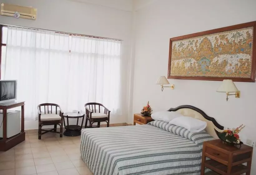 ホテル Warna Kedaton  And Meeting