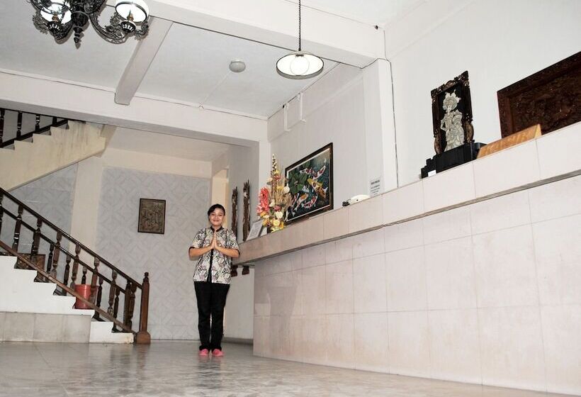 ホテル Warna Kedaton  And Meeting