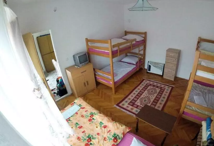 پانسیون Hostel Dada