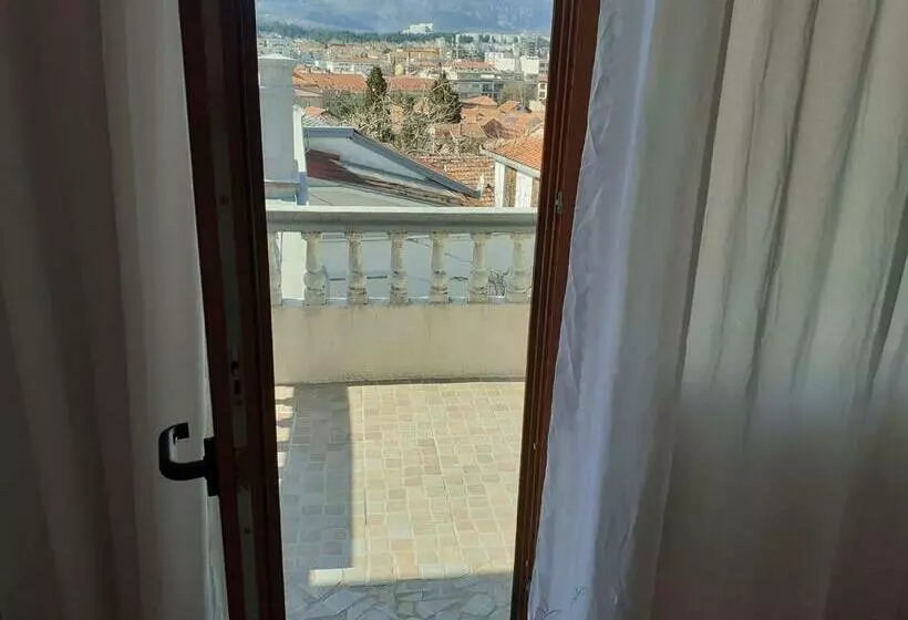 پانسیون Hostel Dada