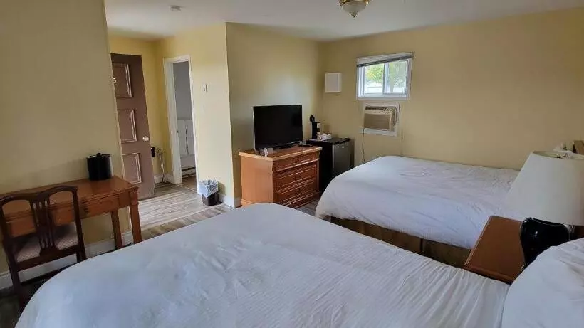 Motelli North Shore Wayside Inn