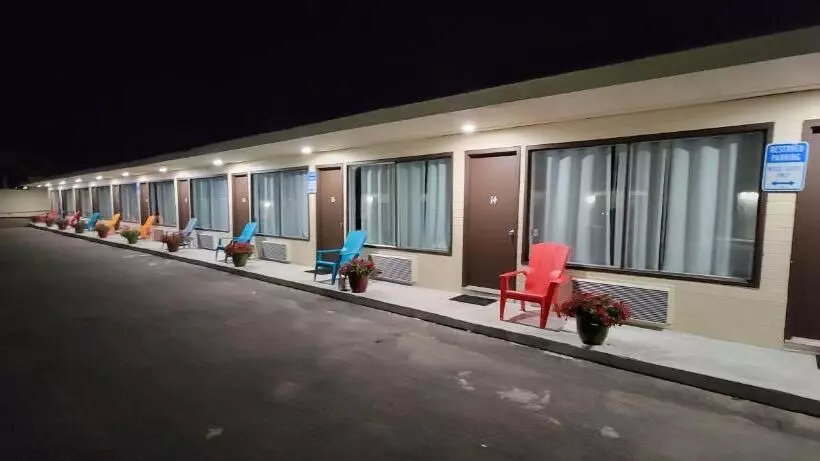 Motelli North Shore Wayside Inn