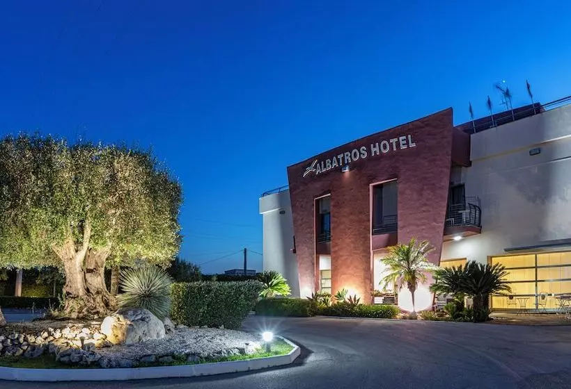 Отель Albatros