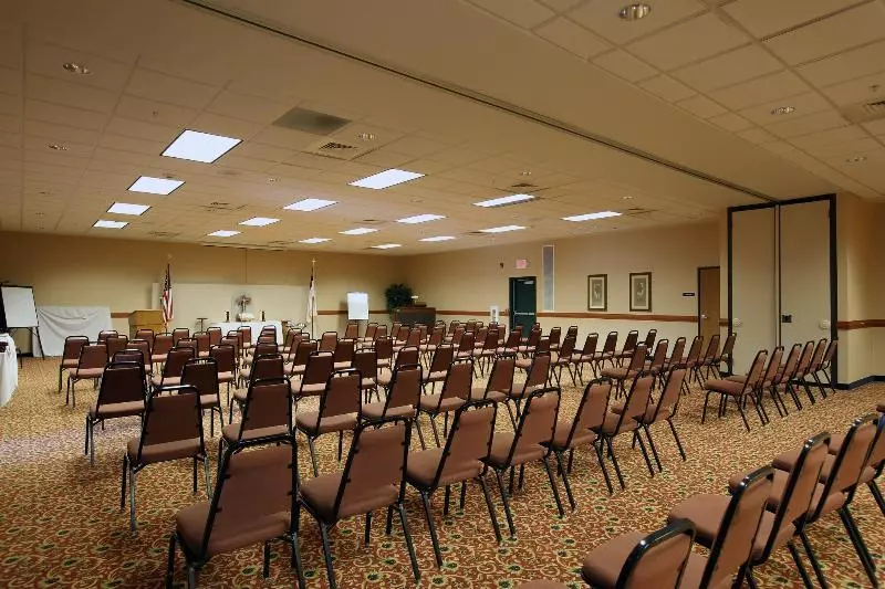 Boarders Inn & Suites By Cobblestone Hotels Shawano