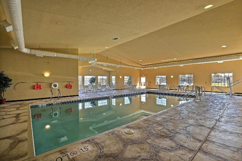 Boarders Inn & Suites By Cobblestone Hotels   Shawano