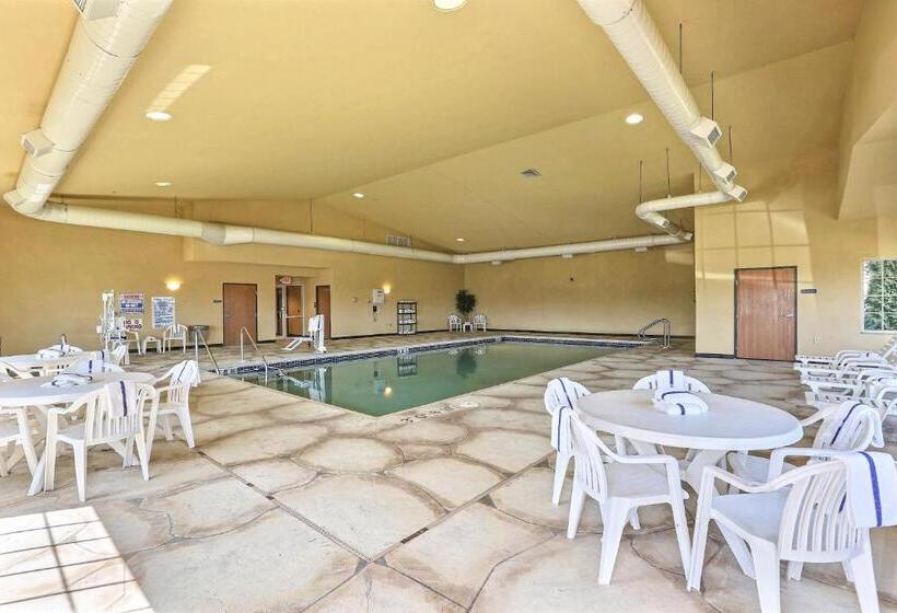 Boarders Inn & Suites By Cobblestone Hotels   Shawano