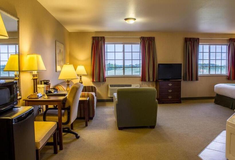 Boarders Inn & Suites By Cobblestone Hotels   Shawano