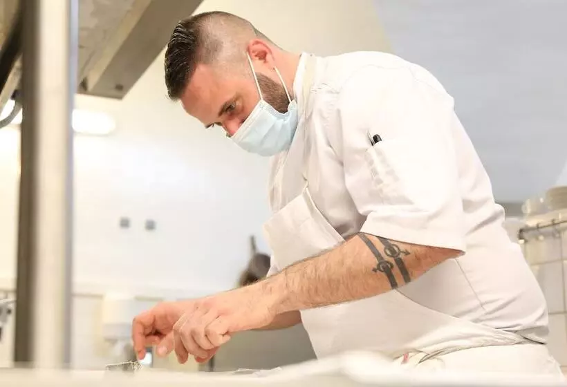 ホテル Chateau Des Ducs De Joyeuse