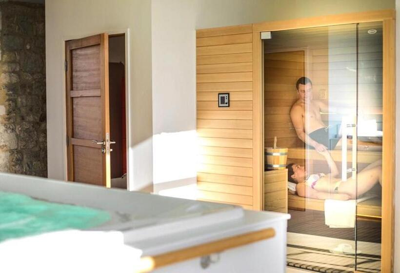 هتل Château De Salettes