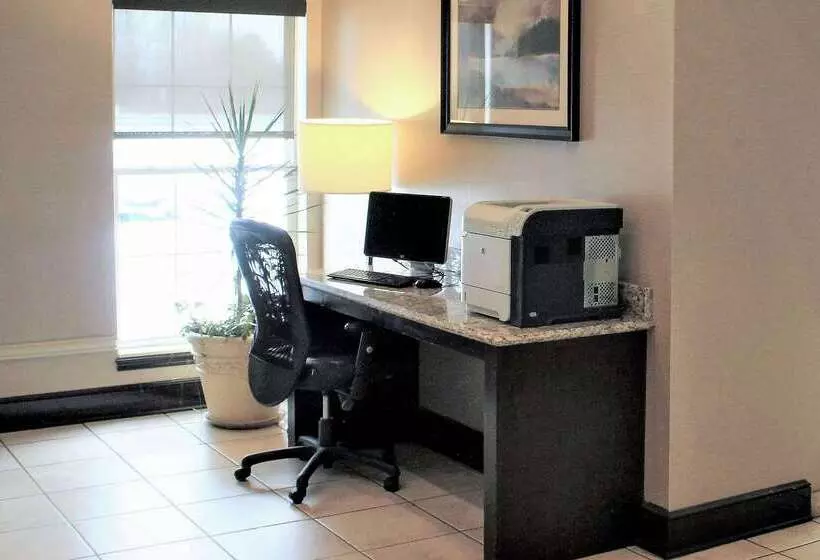 호텔 Comfort Inn & Suites St Louis   Chesterfield