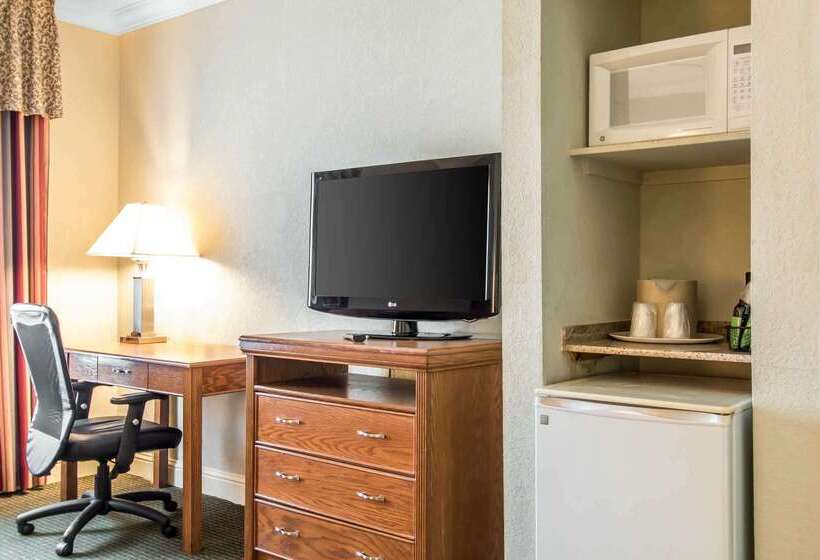 فندق Comfort Inn At Founders Tower