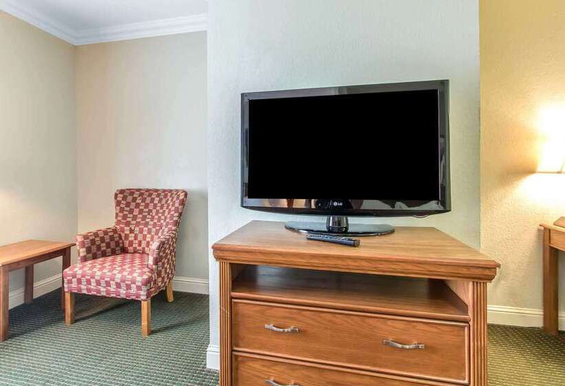 فندق Comfort Inn At Founders Tower