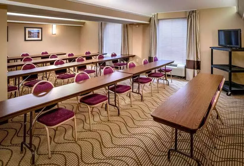 호텔 Comfort Inn & Suites