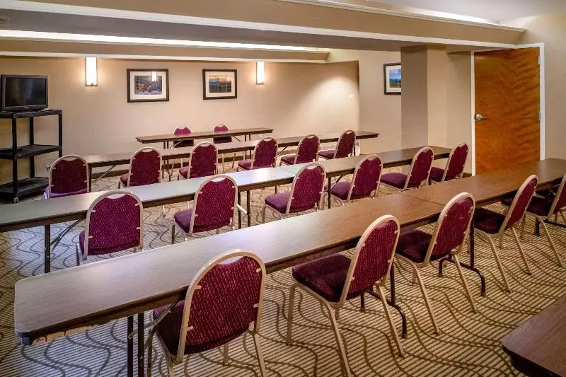 호텔 Comfort Inn & Suites