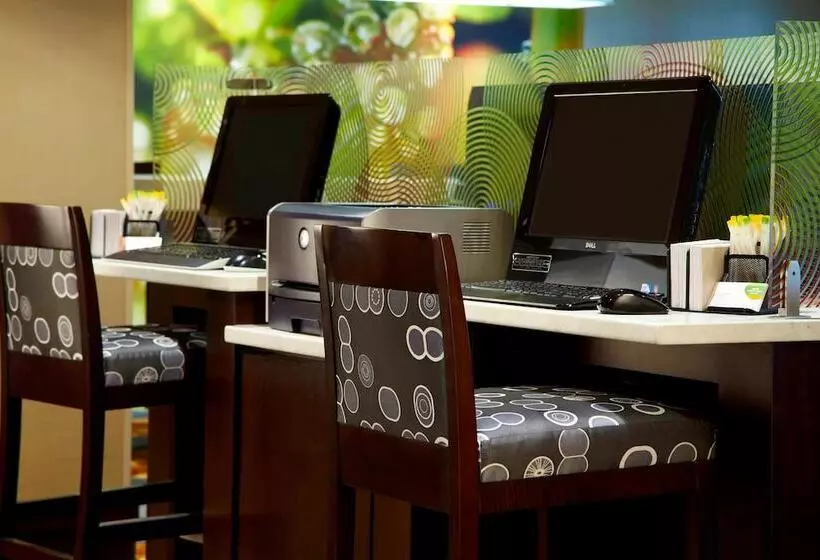 هتل Courtyard By Marriott Buffalo Amherst/university