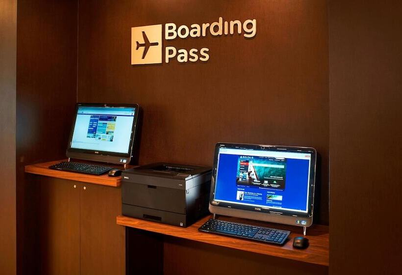 فندق Courtyard Cleveland Airport South