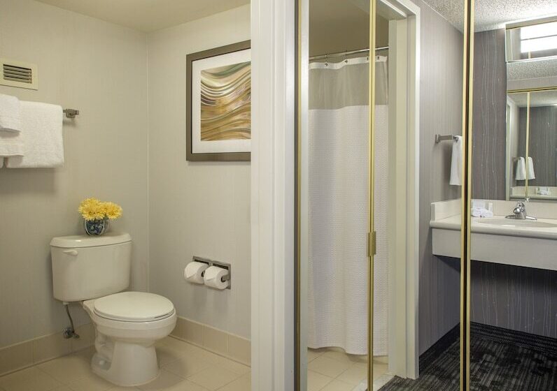 فندق Courtyard Cleveland Airport South