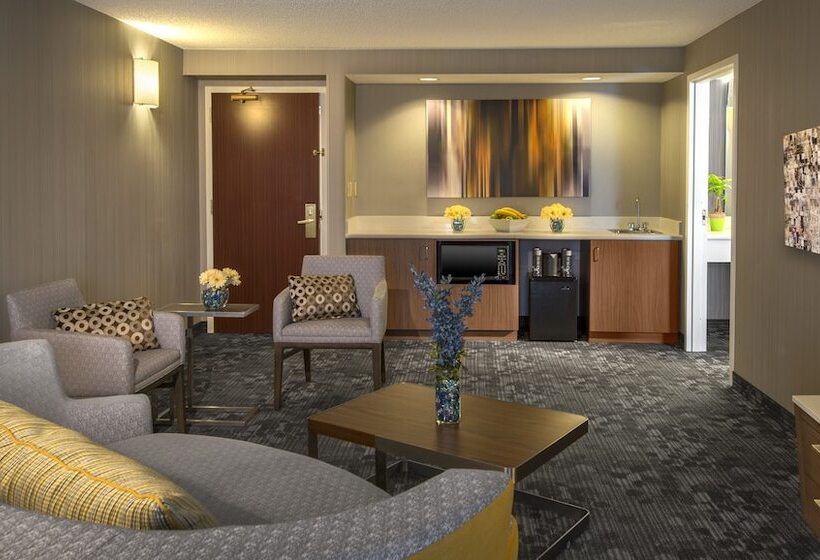 فندق Courtyard Cleveland Airport South