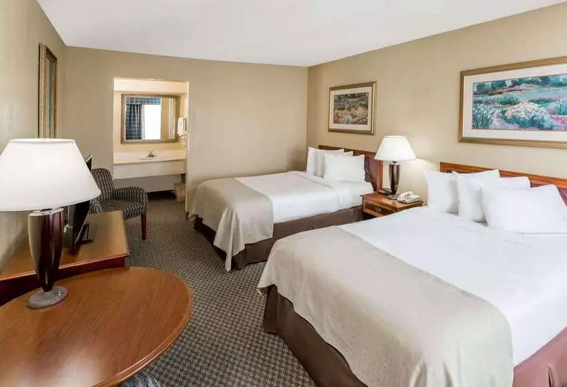 酒店 Days Inn & Suites By Wyndham Jennings