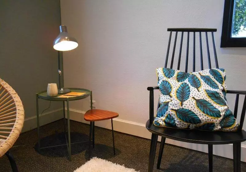 Отель De France