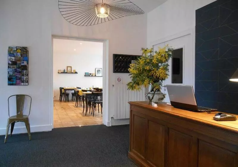 Отель De France