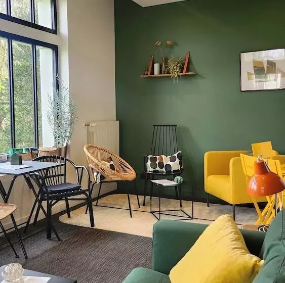 Отель De France